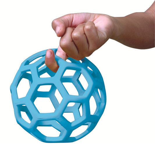 Rubberflex Grijpbal 12 cm – Flexibele bal met gaten die motoriek en sensorische stimulatie bevordert bij senioren.