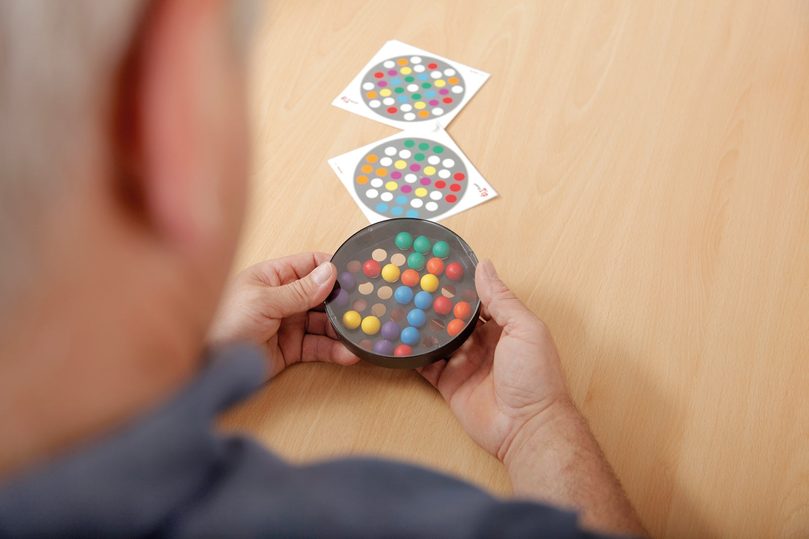 EasyTip per 2 – Motoriek- en coördinatiespel dat activering en fijne motoriek bevordert voor senioren.