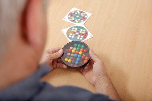 EasyTip per 2 – Motoriek- en coördinatiespel dat activering en fijne motoriek bevordert voor senioren.