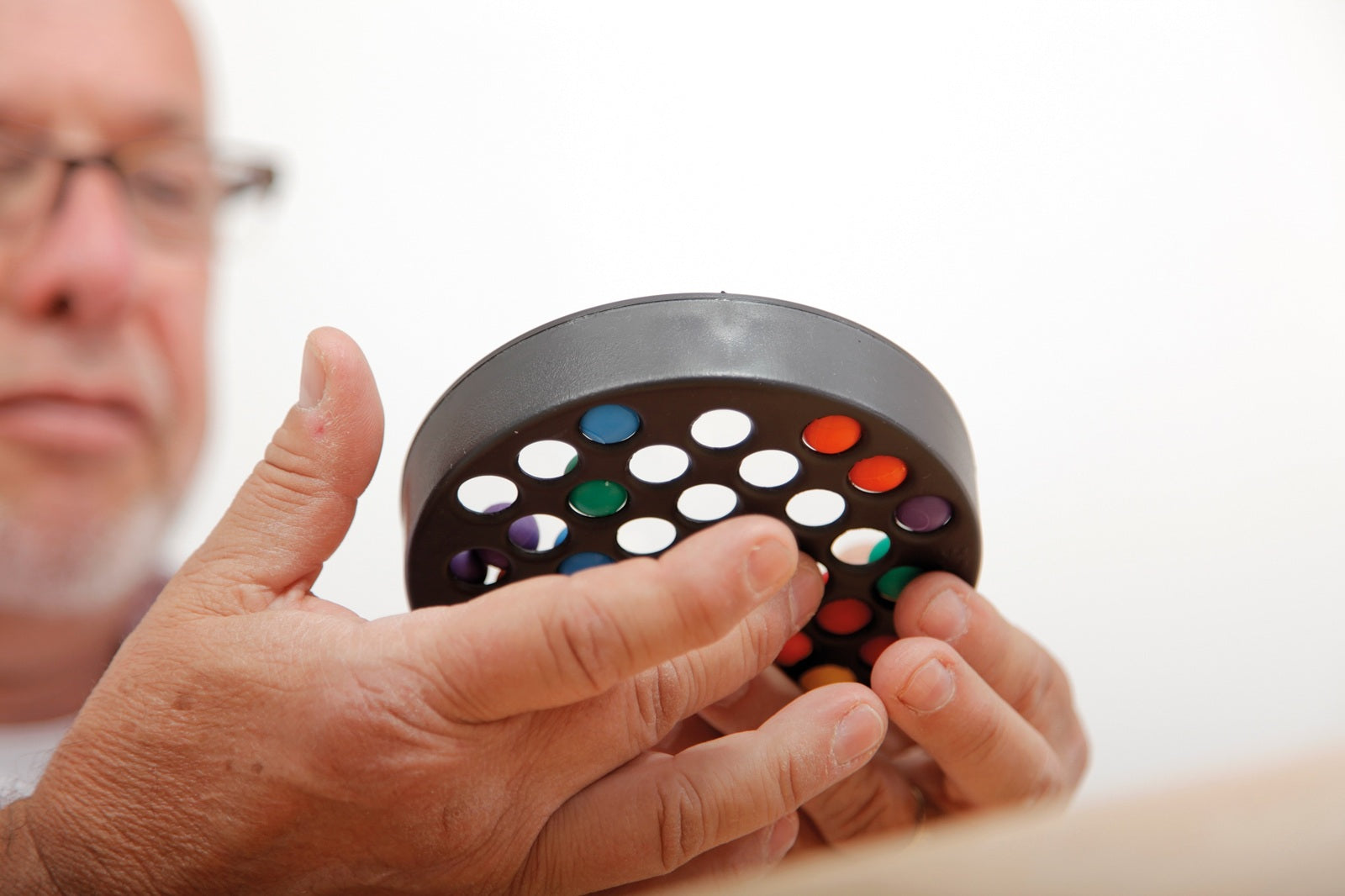 EasyTip per 2 – Motoriek- en coördinatiespel dat activering en fijne motoriek bevordert voor senioren.