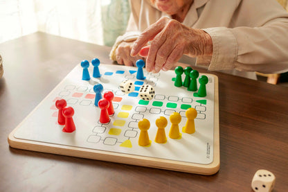 Wie ergert zich! – Ludo Magneetversie XL, een groot bordspel dat interactie en activering bevordert voor senioren en dementie.